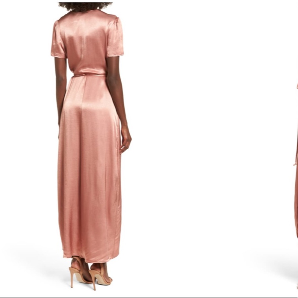 Like new Wayf short sleeve wrap gown - Picture 3 of 8